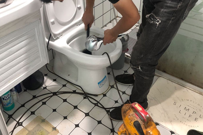 富源马桶堵塞自己疏通还是找师傅？专业上门服务让你省时更省心